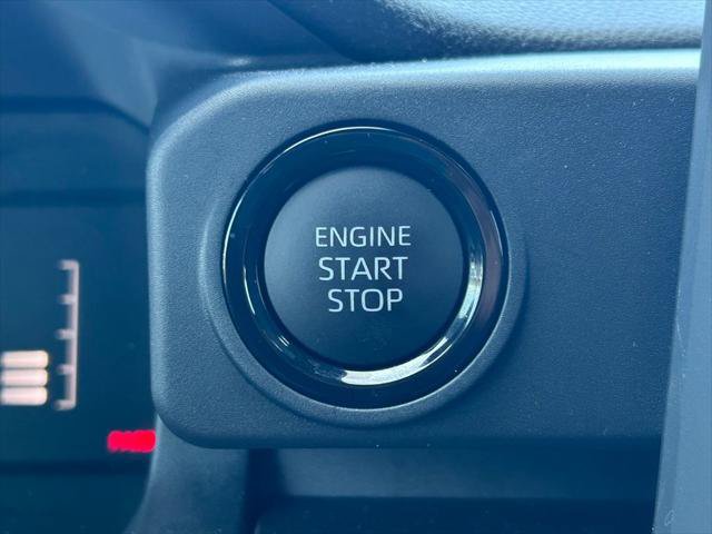 Certified 2025 Toyota Tacoma SR5 AWD/4WD image 25