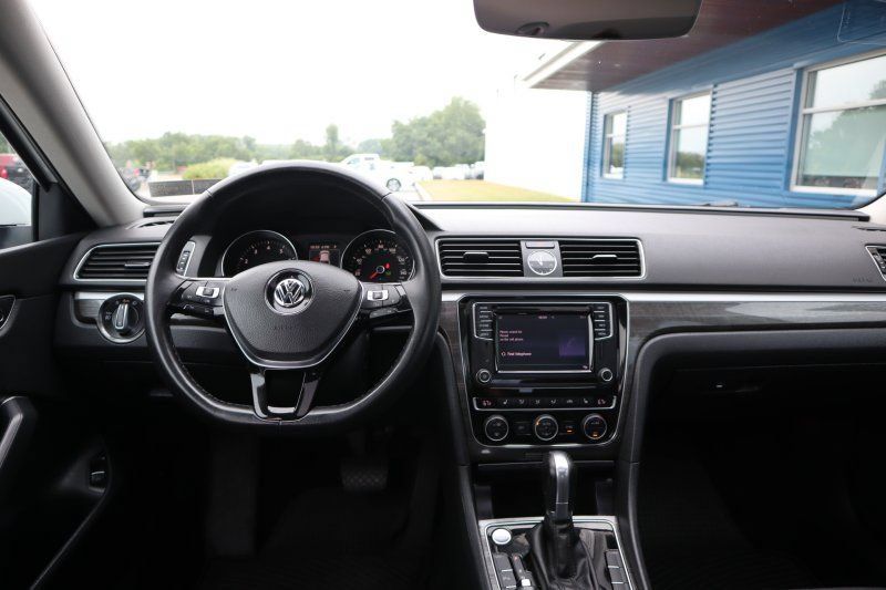Used 2017 Volkswagen Passat 1.8T SE FWD image 11