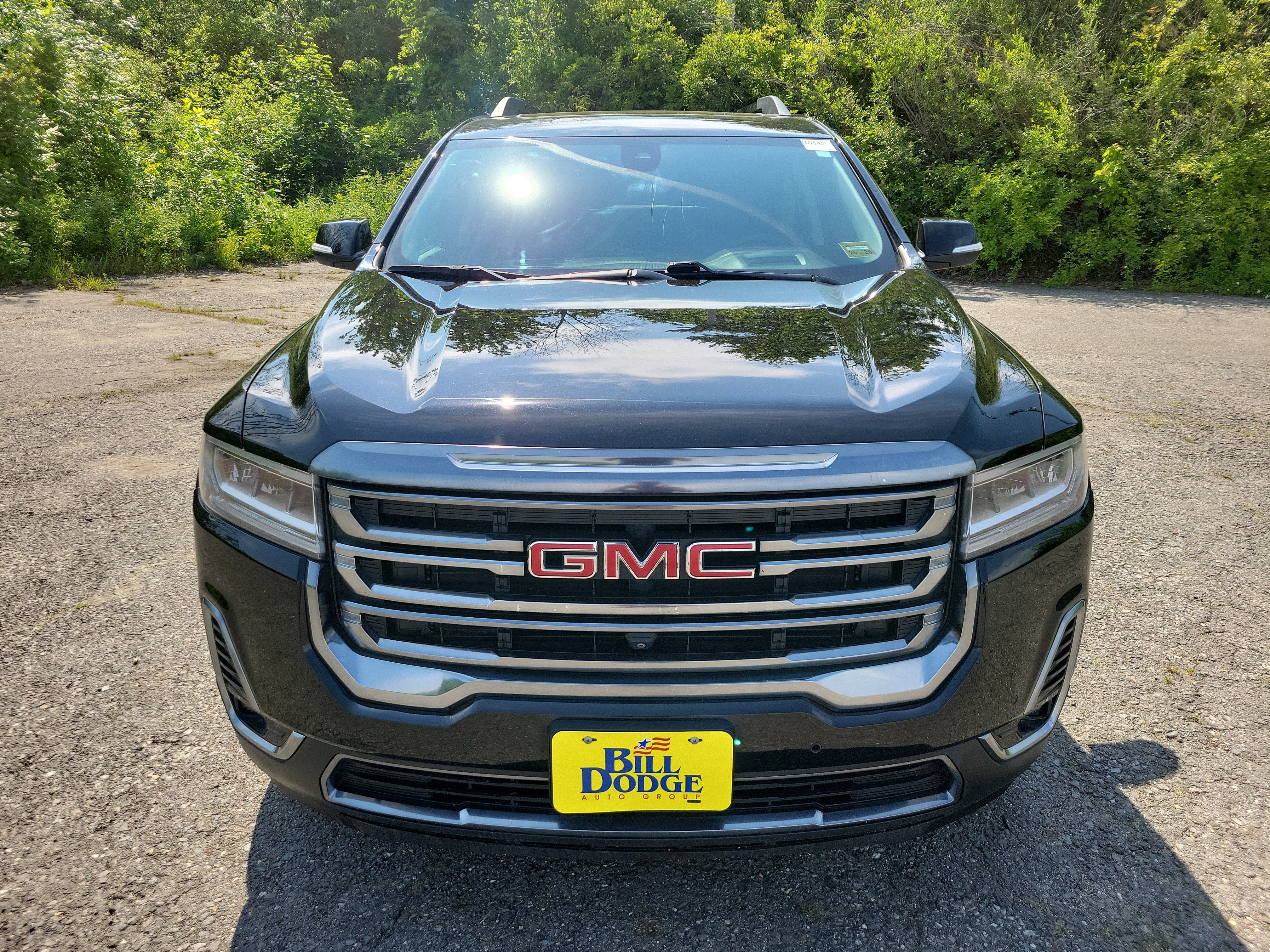 Used 2022 GMC Acadia AT4 w/ Technology Package AWD/4WD image 2