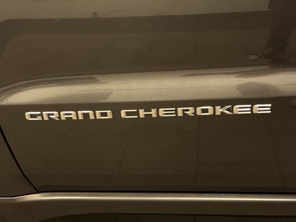 Used 2016 Jeep Grand Cherokee Overland AWD/4WD image 27