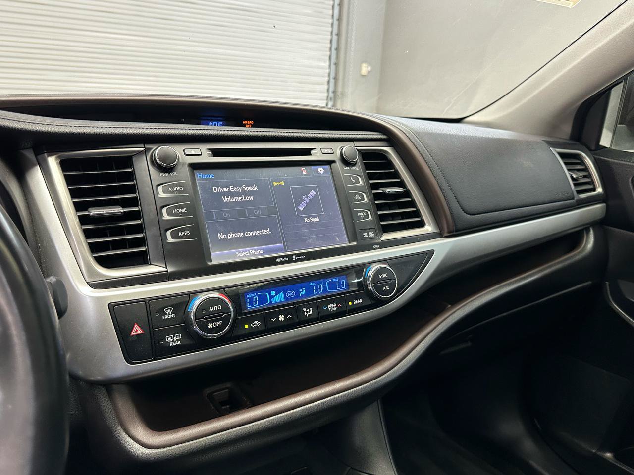 Used 2015 Toyota Highlander XLE FWD image 21