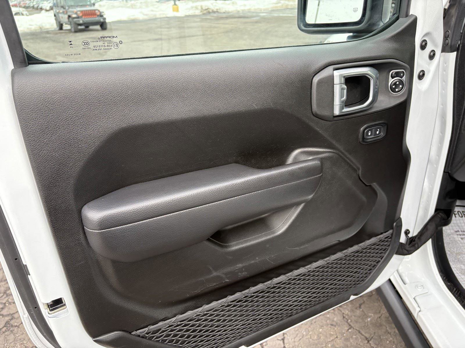 Used 2024 Jeep Wrangler Unlimited Rubicon image 13