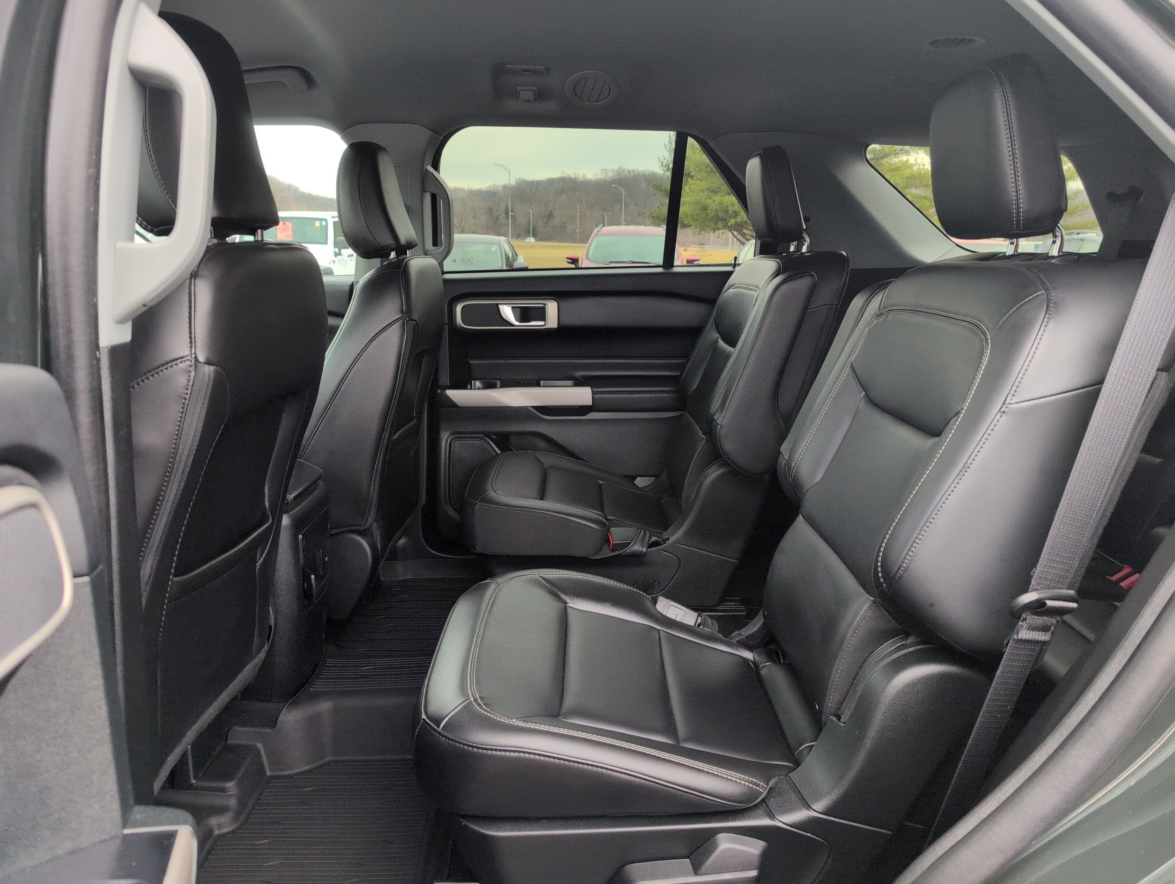 Used 2024 Ford Explorer XLT w/ Equipment Group 202A image 32