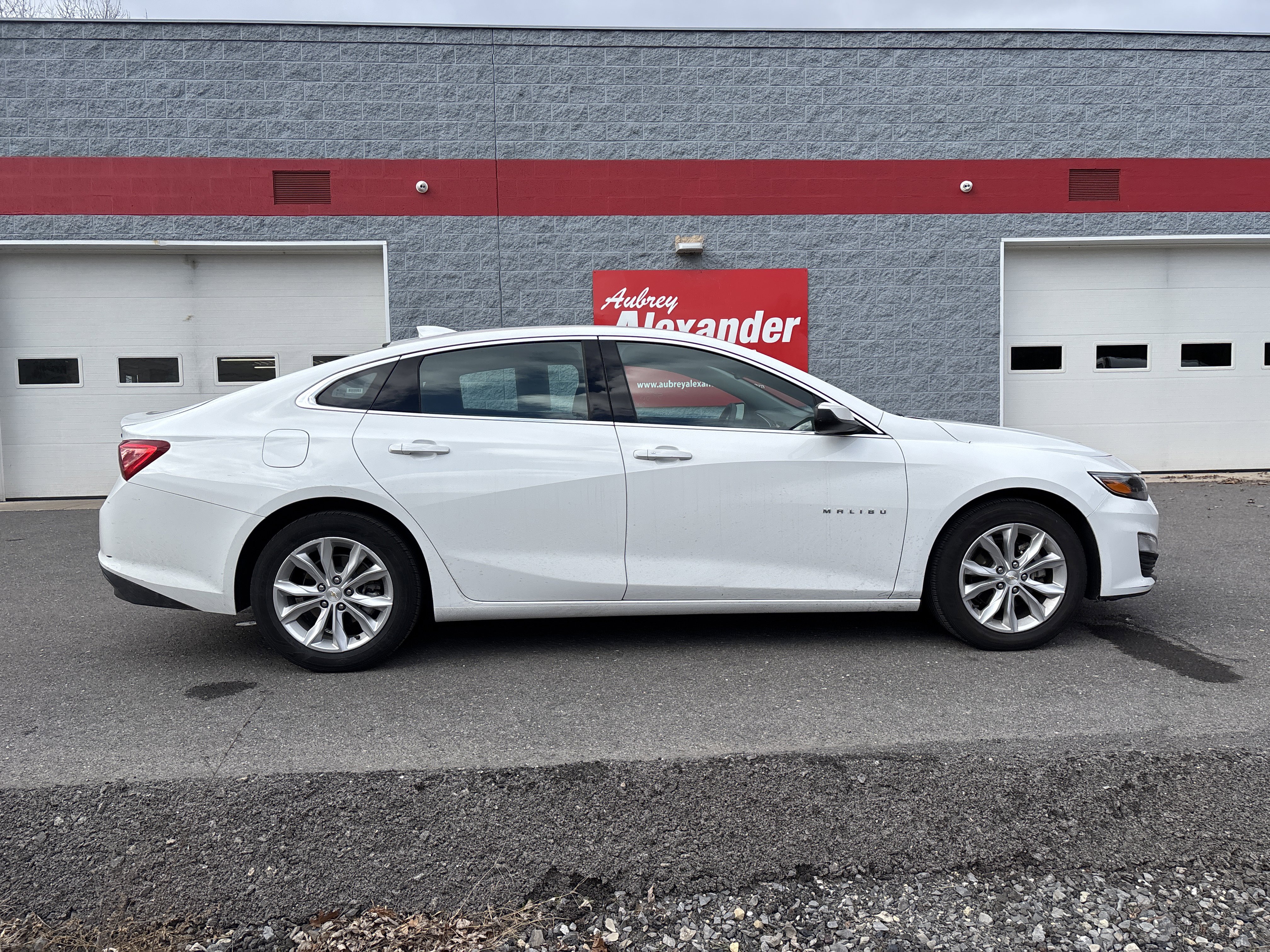Used 2023 Chevrolet Malibu LT image 2