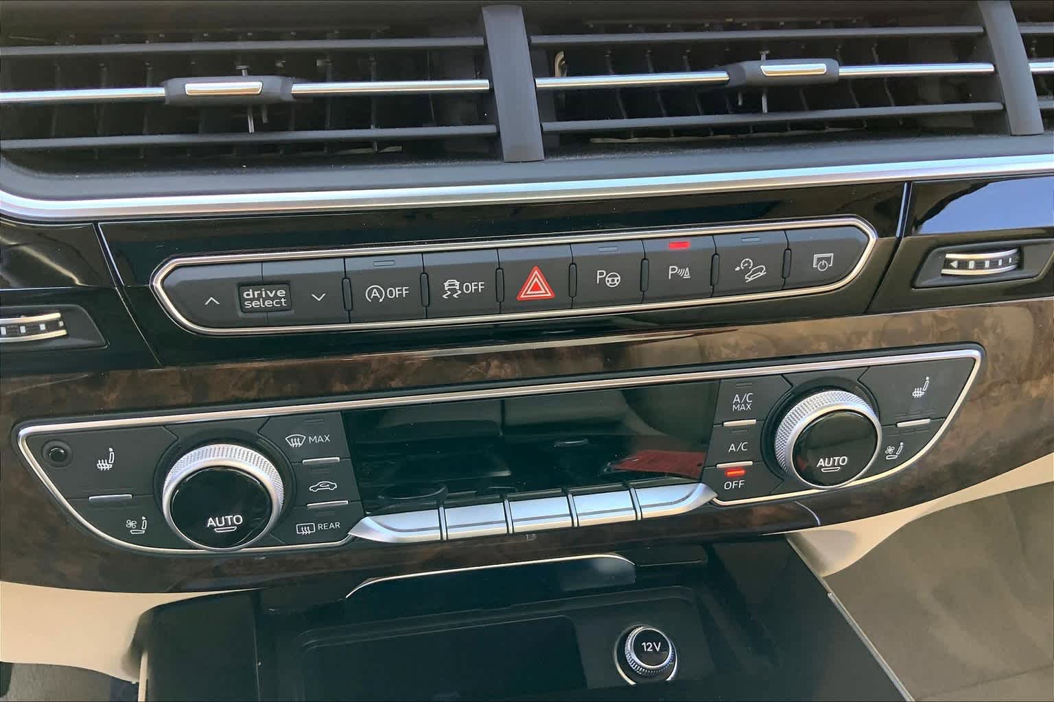 Used 2019 Audi Q7 3.0T Prestige w/ Prestige Package AWD/4WD image 25