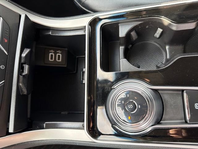 Used 2020 Ford Edge SEL image 28