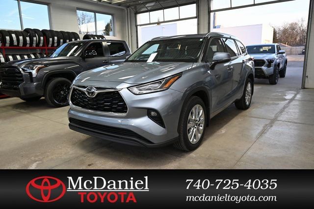 Used 2023 Toyota Highlander Limited
