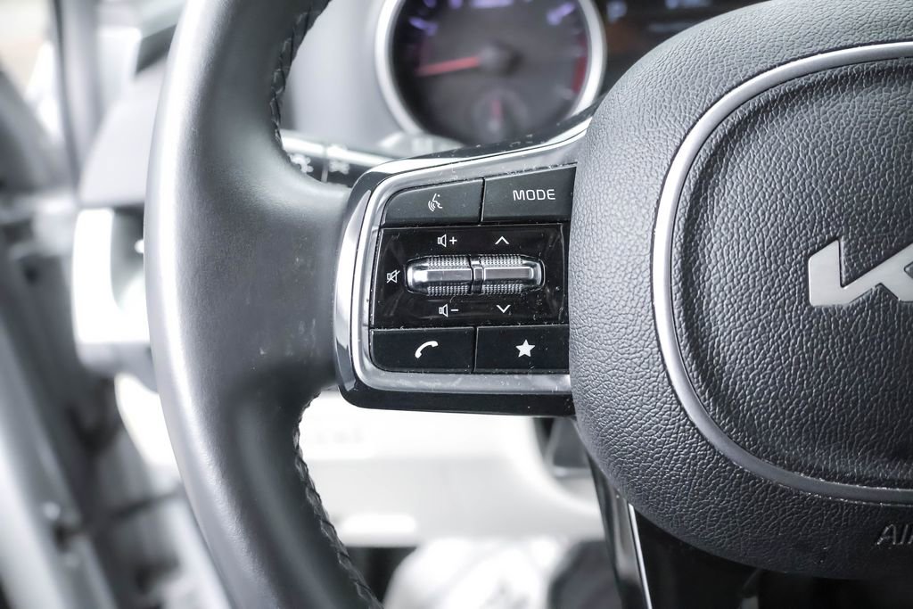 Used 2022 Kia Carnival LX image 13