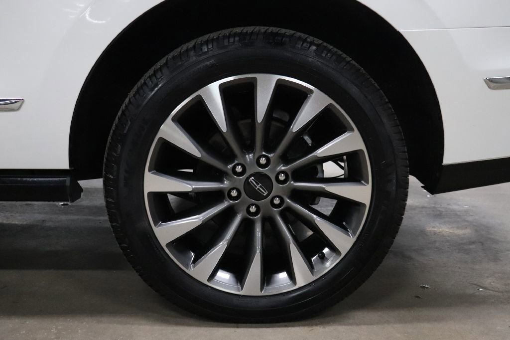 Used 2021 Lincoln Navigator Reserve w/ Luxury Package image 39