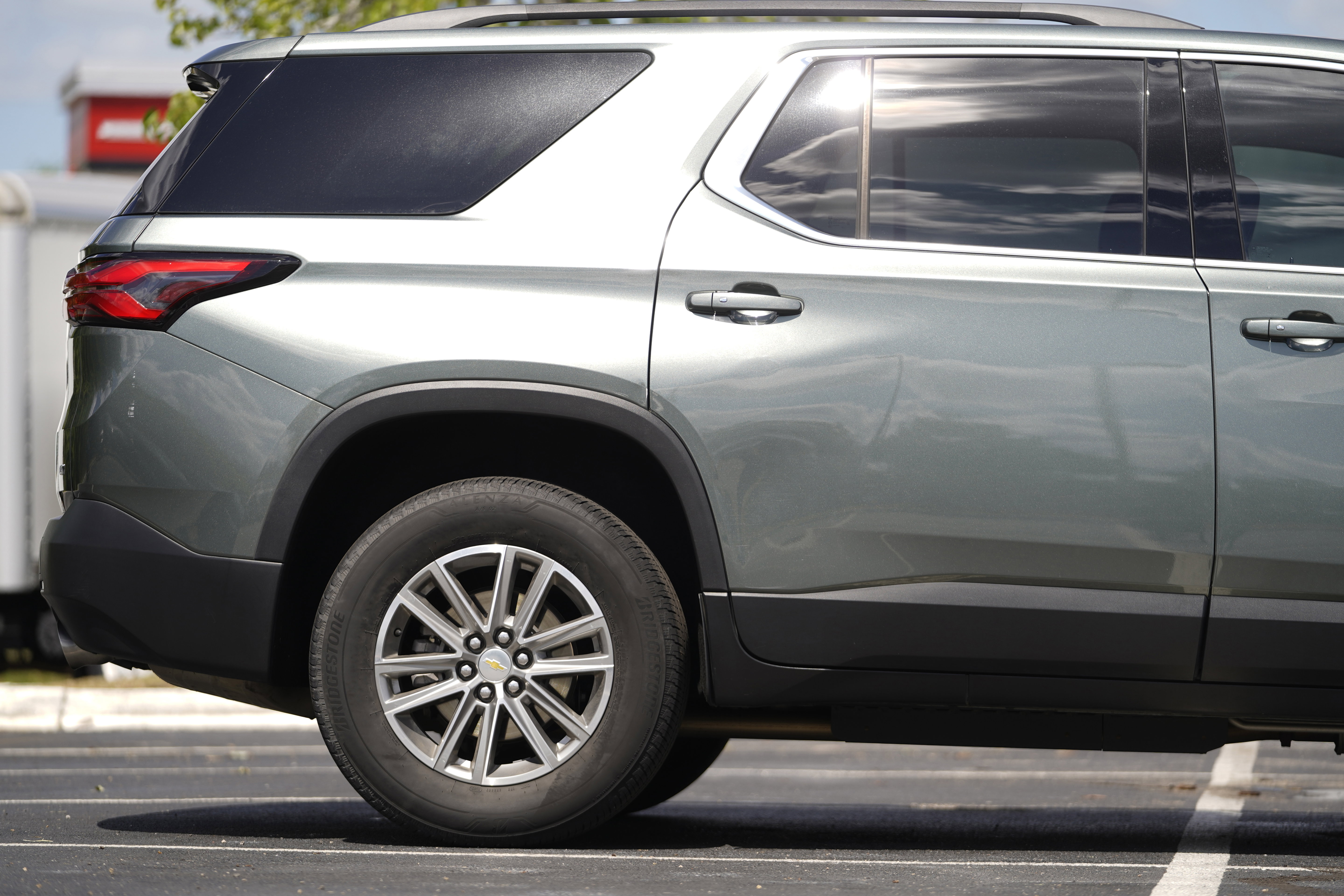 Used 2023 Chevrolet Traverse LT FWD image 5