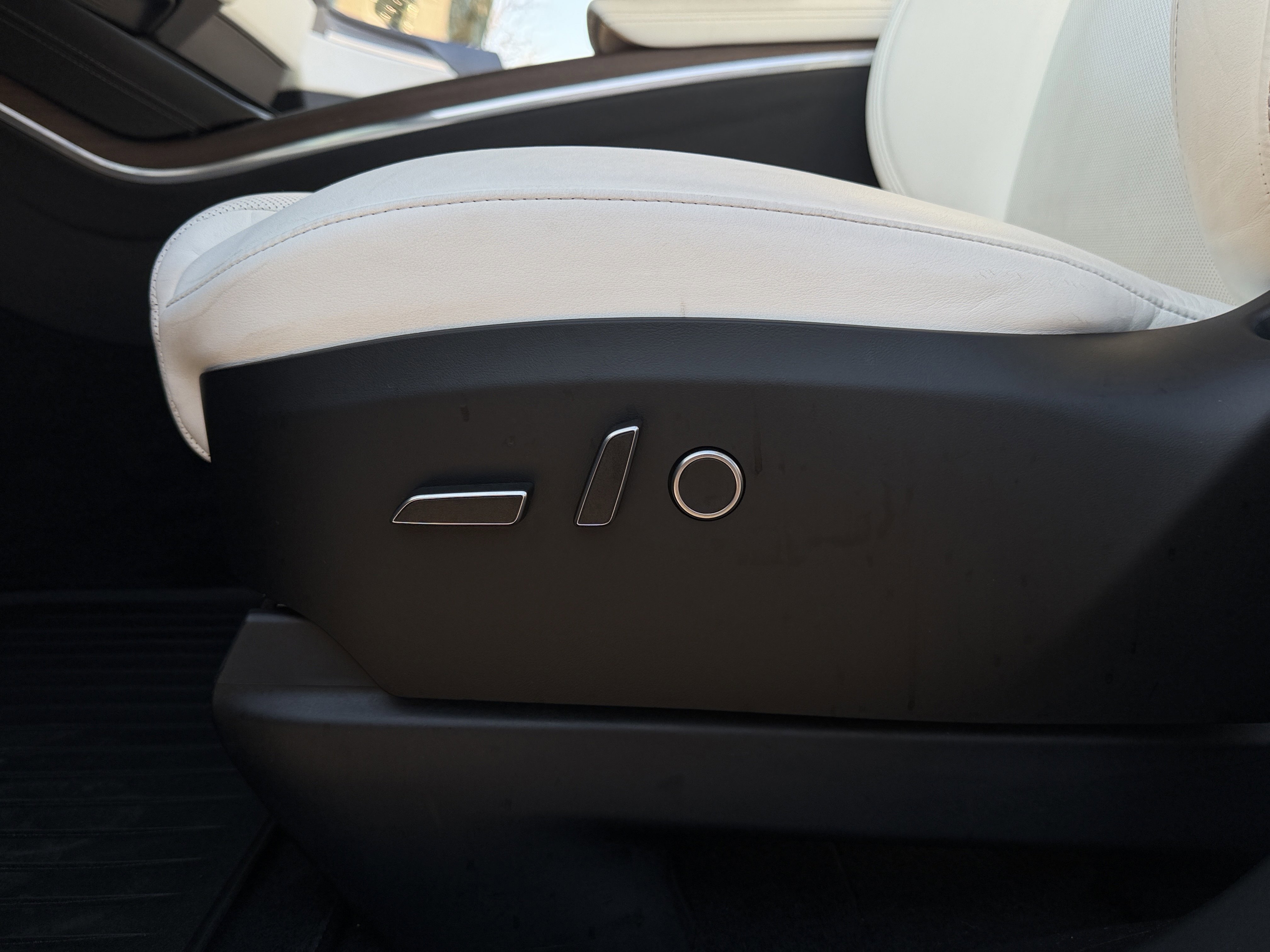 Used 2022 Tesla Model X image 24