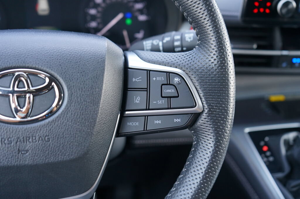 Used 2023 Toyota Sienna XSE AWD/4WD image 29
