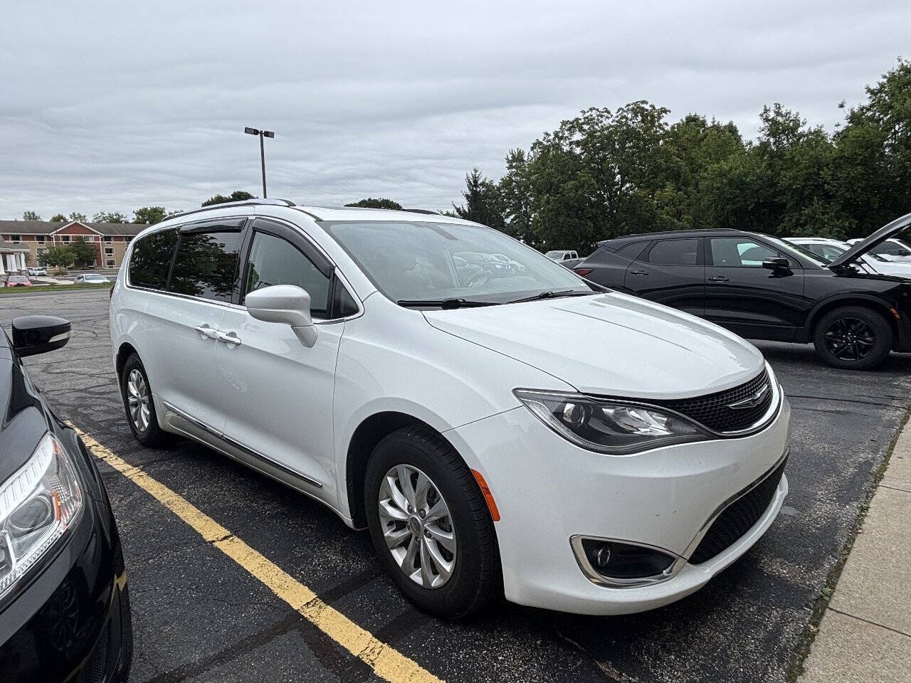 Used 2018 Chrysler Pacifica Touring-L Plus FWD image 2