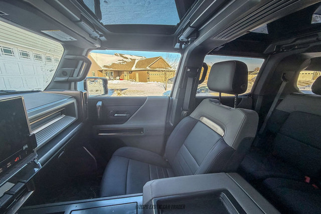 Used 2025 GMC Hummer EV 2X image 24