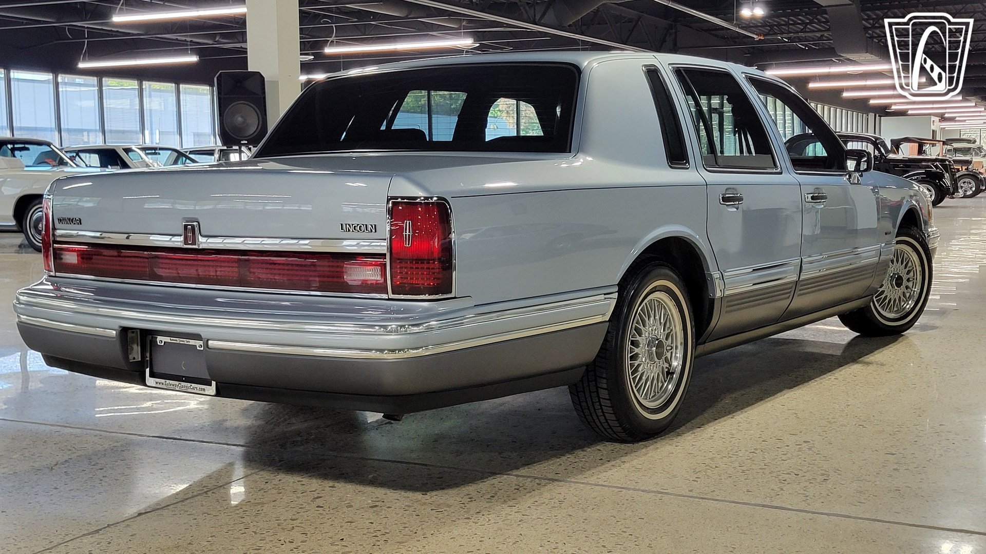 Used 1993 Lincoln Town Car Signature RWD image 33