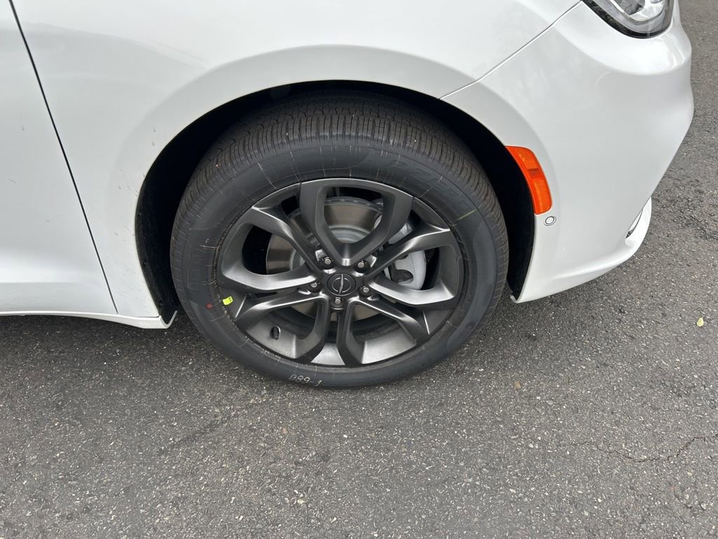 New 2026 Chrysler Pacifica Select image 11
