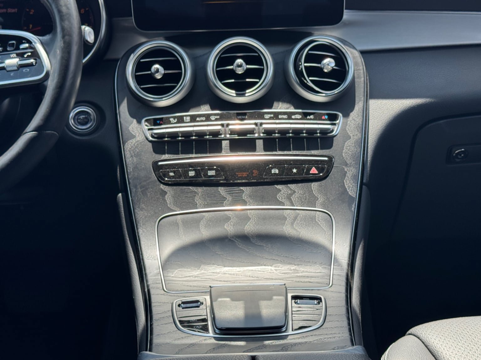 Used 2021 Mercedes-Benz GLC 300 4MATIC w/ Premium Package image 15