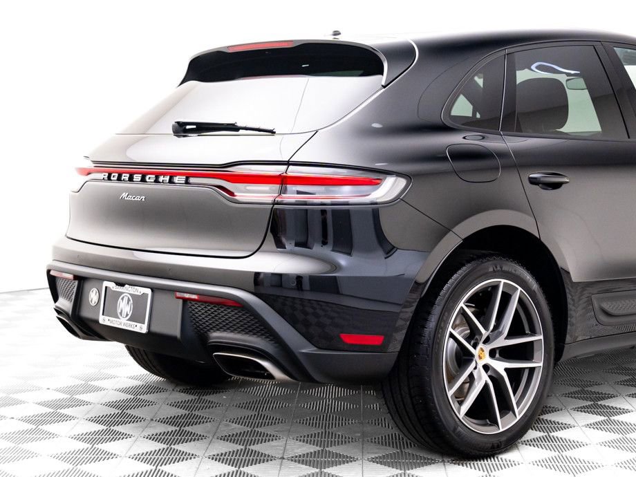 Certified 2025 Porsche Macan image 38