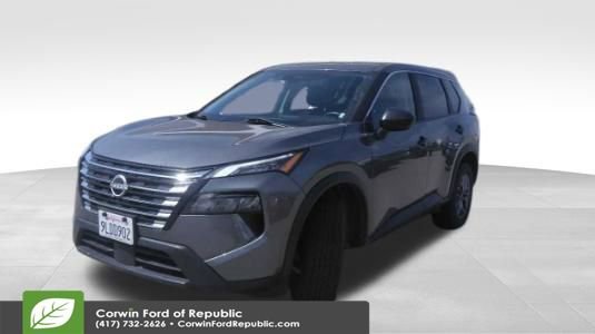 Used 2024 Nissan Rogue S image 9