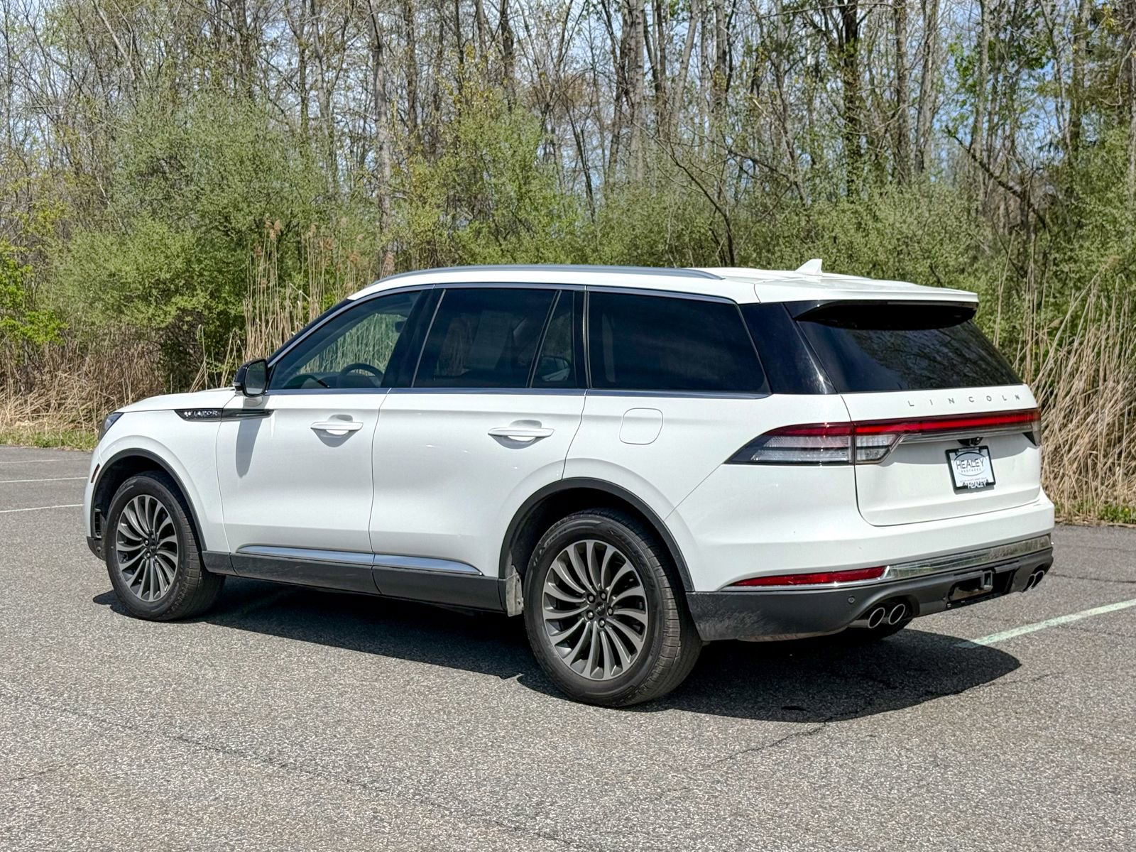 Used 2022 Lincoln Aviator AWD w/ Premium Package image 4