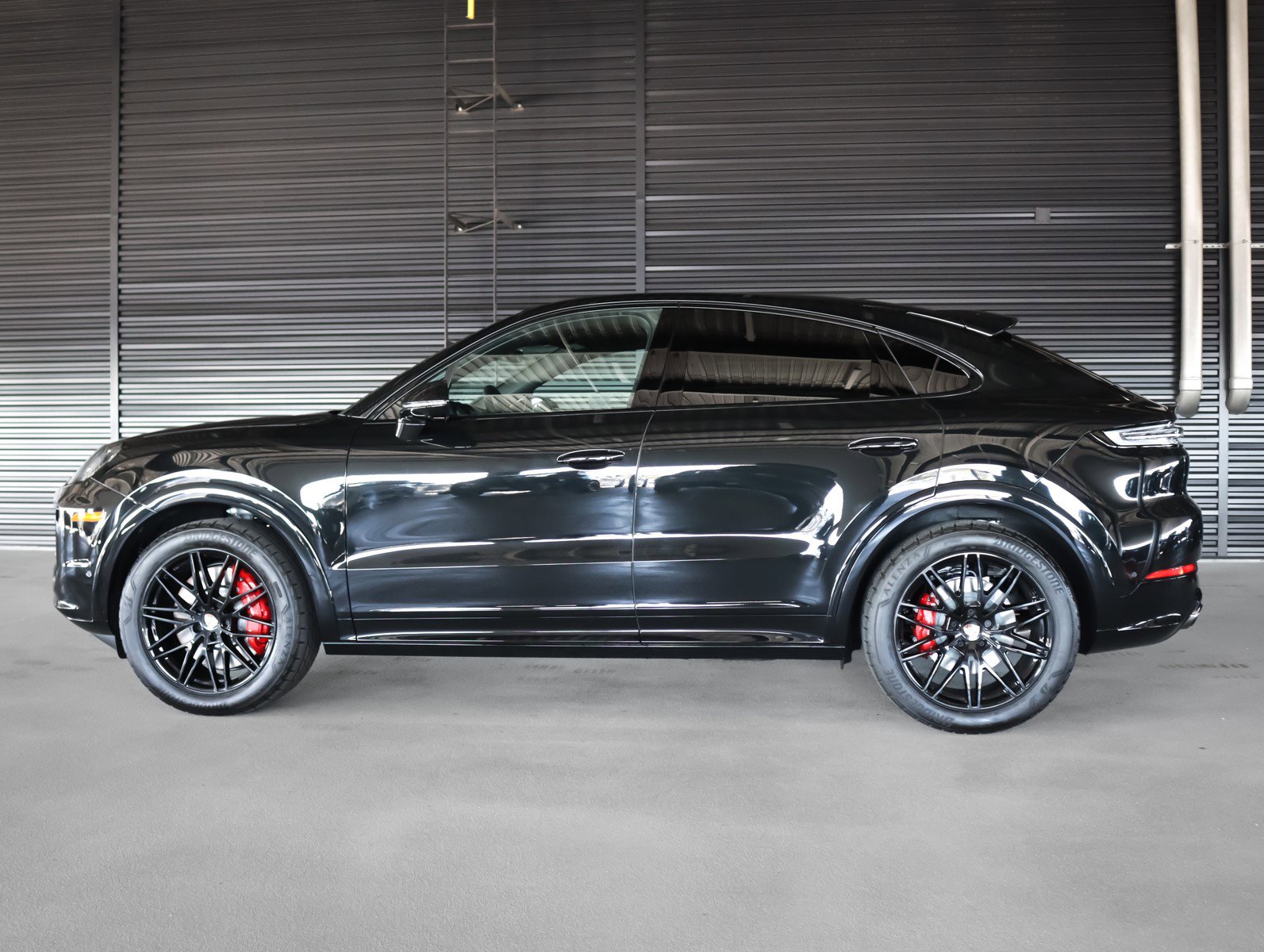 New 2026 Porsche Cayenne S image 2