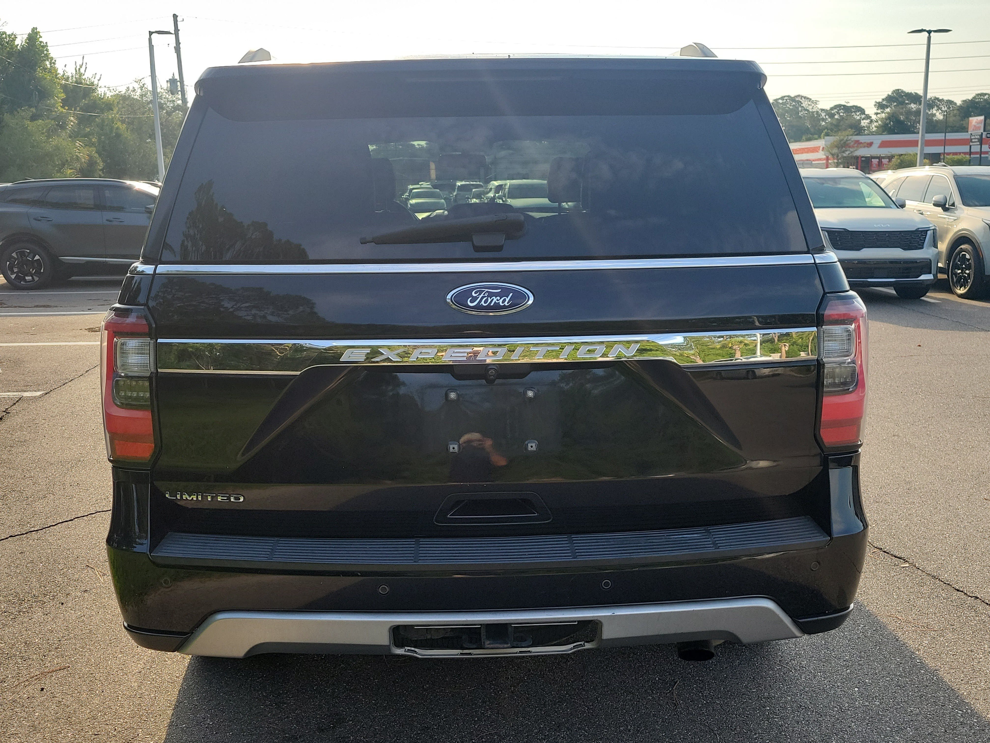 Used 2018 Ford Expedition Limited RWD image 5