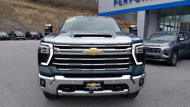 Used 2025 Chevrolet Silverado 2500 LTZ w/ LTZ Premium Package image 9