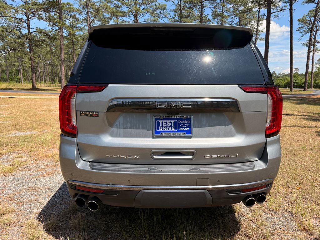 Used 2024 GMC Yukon XL Denali Ultimate AWD/4WD image 4