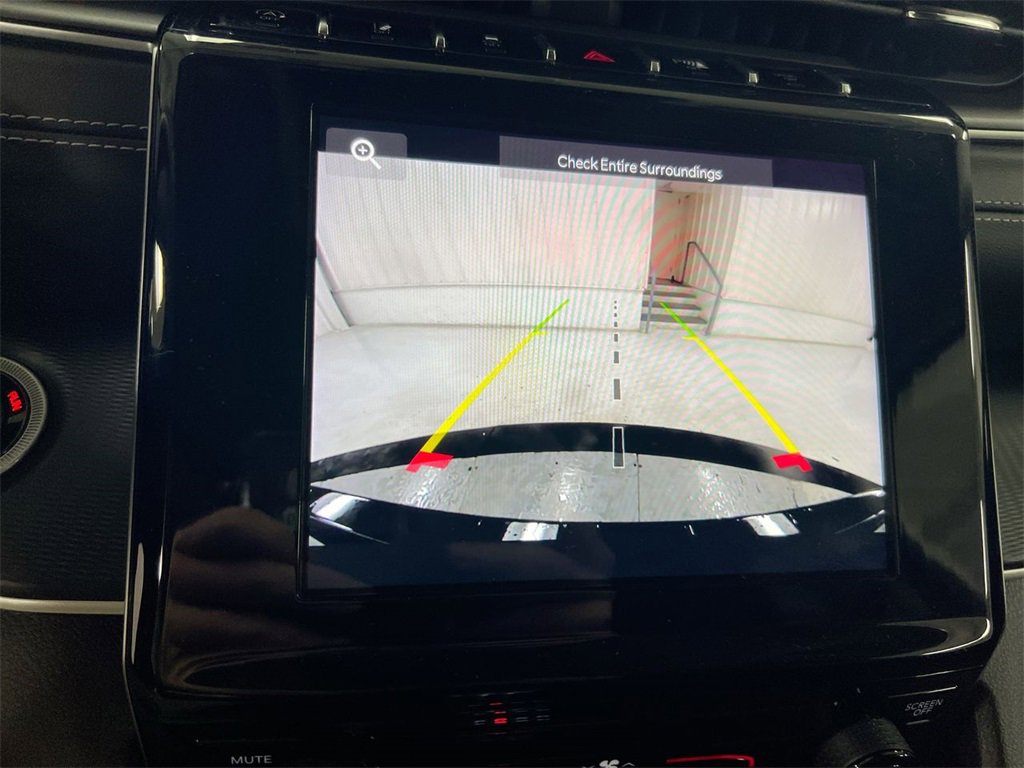 Used 2023 Jeep Grand Cherokee Laredo image 14