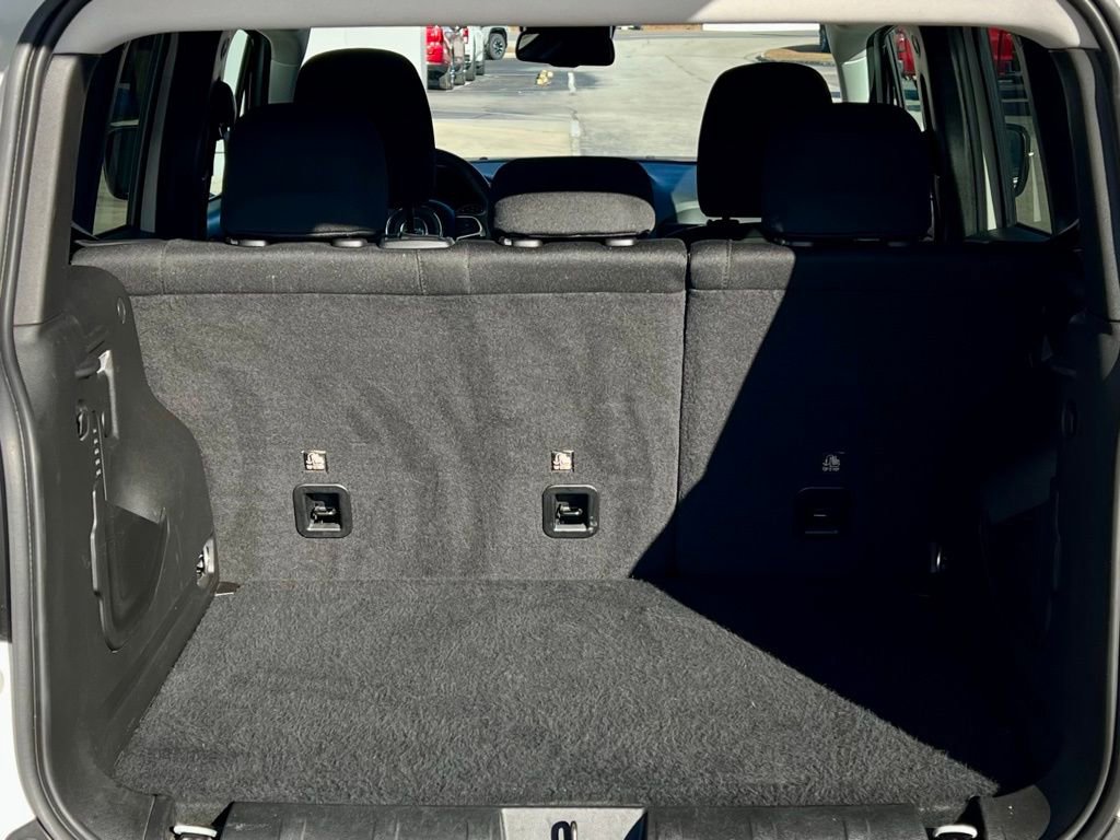 Used 2023 Jeep Renegade Trailhawk image 39