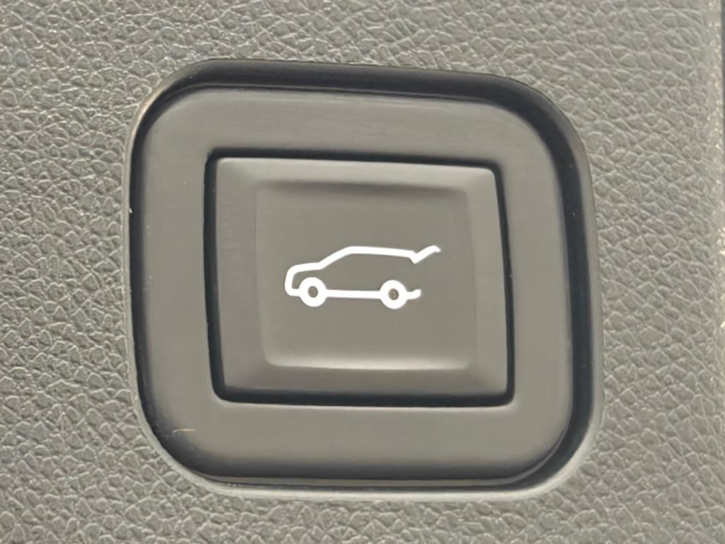 Used 2024 Chevrolet Equinox EV RS FWD image 31