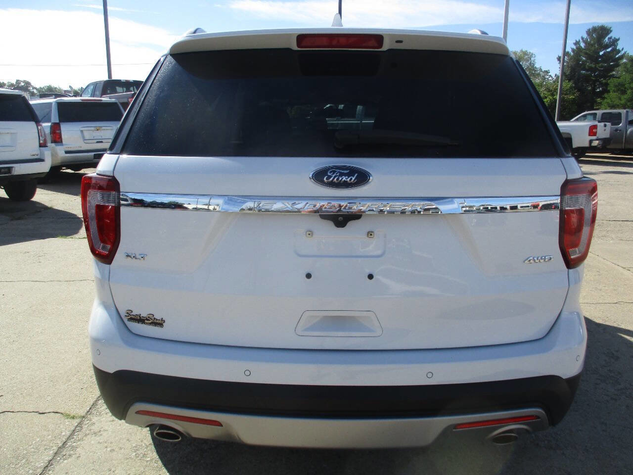 Used 2017 Ford Explorer XLT w/ Equipment Group 201A image 5