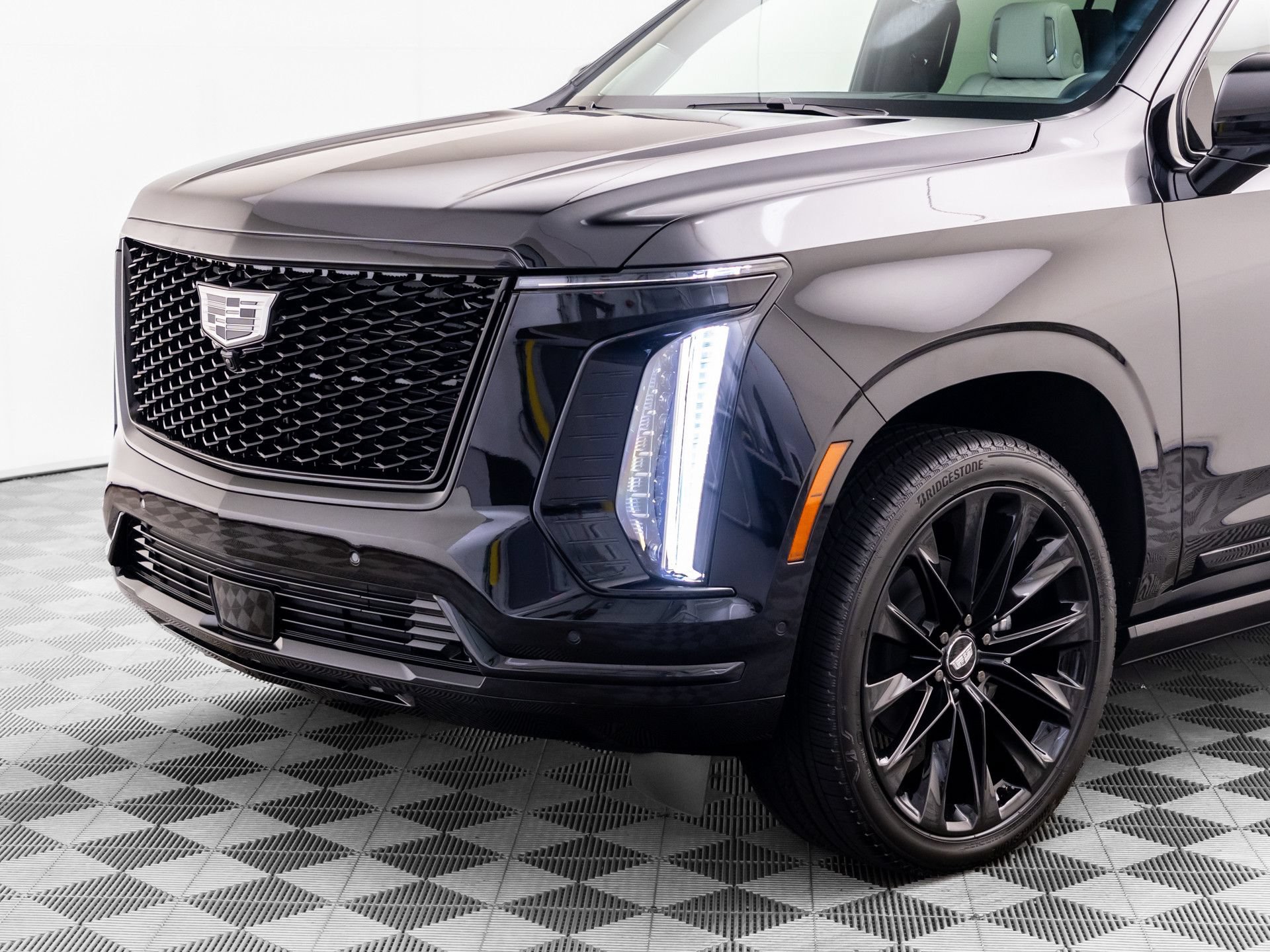 New 2026 Cadillac Escalade ESV Platinum Sport w/ LPO, ONYX Package AWD/4WD image 40