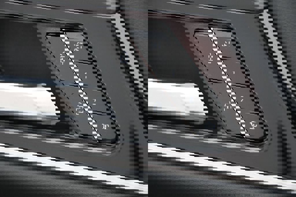 Used 2025 GMC Yukon XL Denali image 31