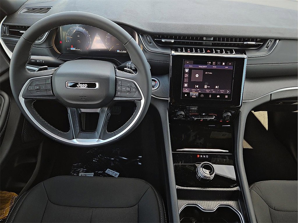 New 2025 Jeep Grand Cherokee L Laredo image 12