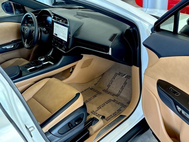 Used 2024 Lexus RZ 300e Premium image 32