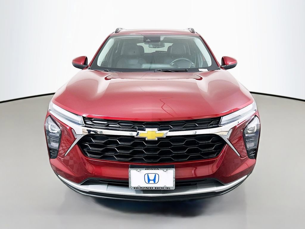 Used 2024 Chevrolet Trax LT w/ Sunroof Package image 2