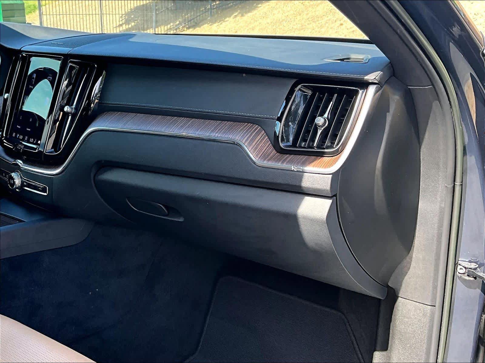 Used 2023 Volvo XC60 B5 Ultimate w/ Protection Package Premier FWD image 19