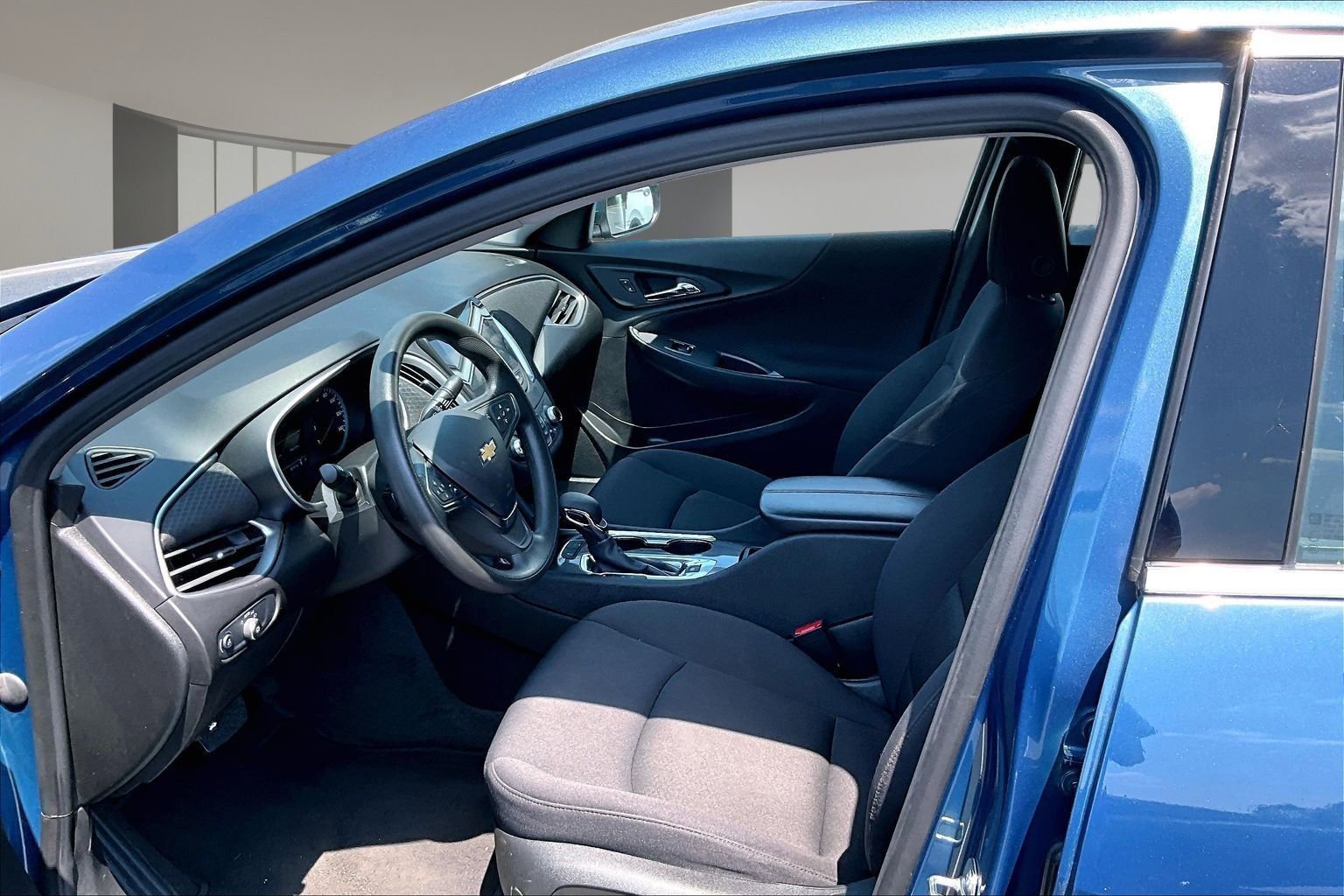 Used 2025 Chevrolet Malibu LT FWD image 21