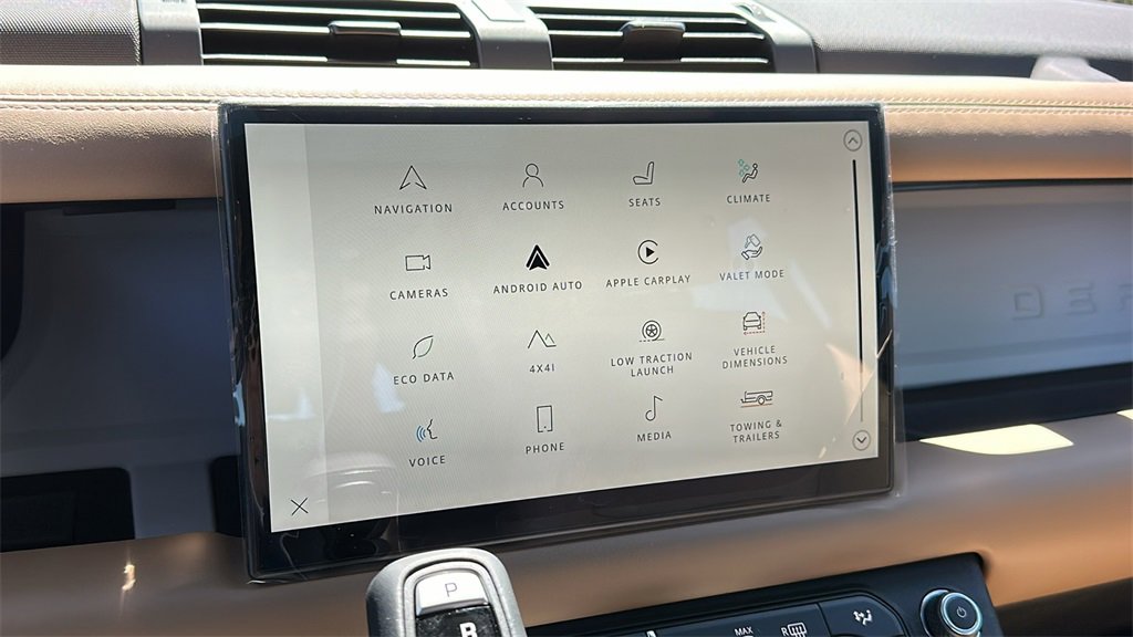 New 2025 Land Rover Defender 110 X-Dynamic SE image 18