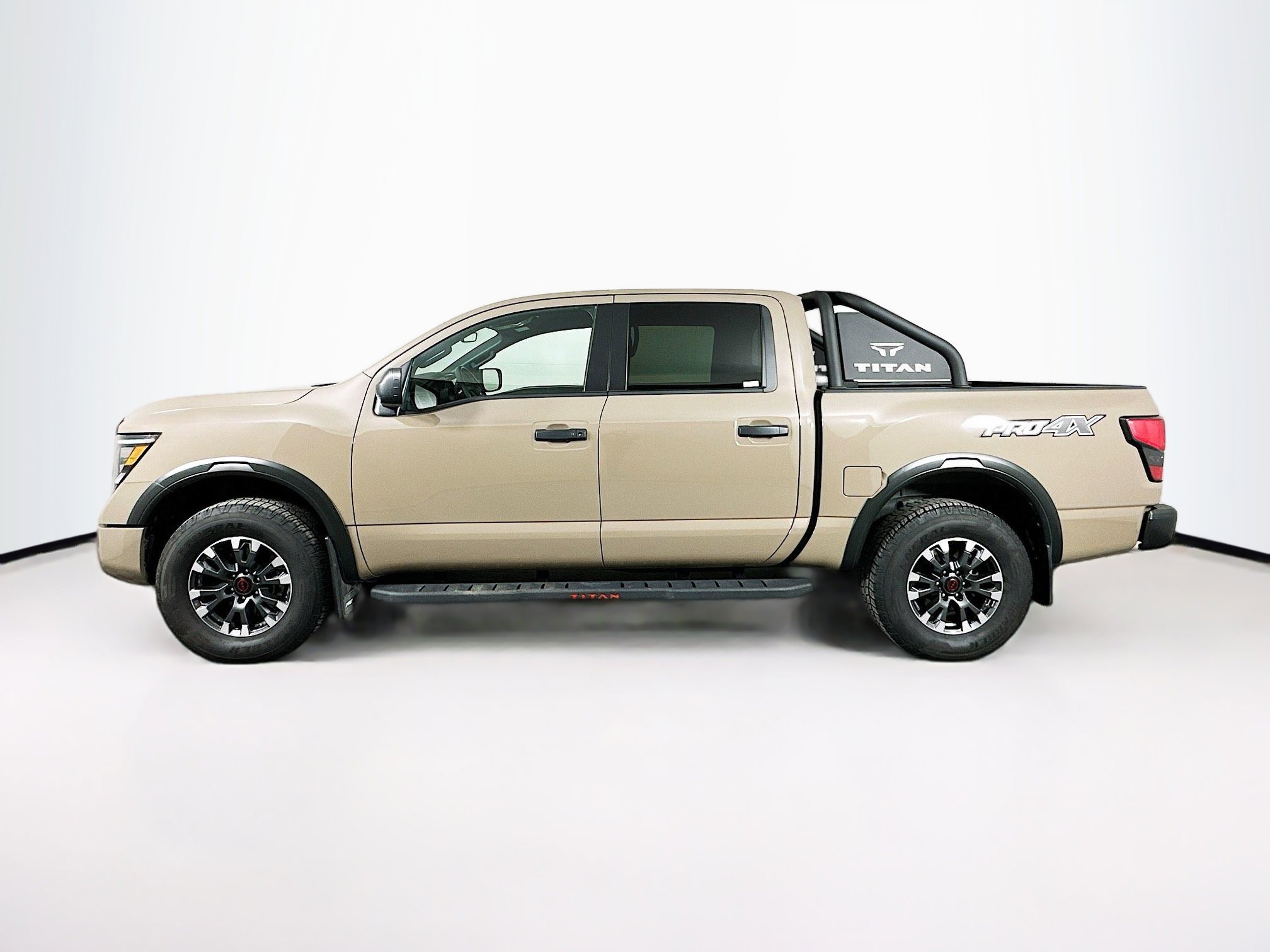Used 2023 Nissan Titan PRO-4X w/ Off Road Protection Package image 4