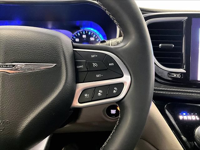 Used 2022 Chrysler Pacifica Limited AWD/4WD image 18