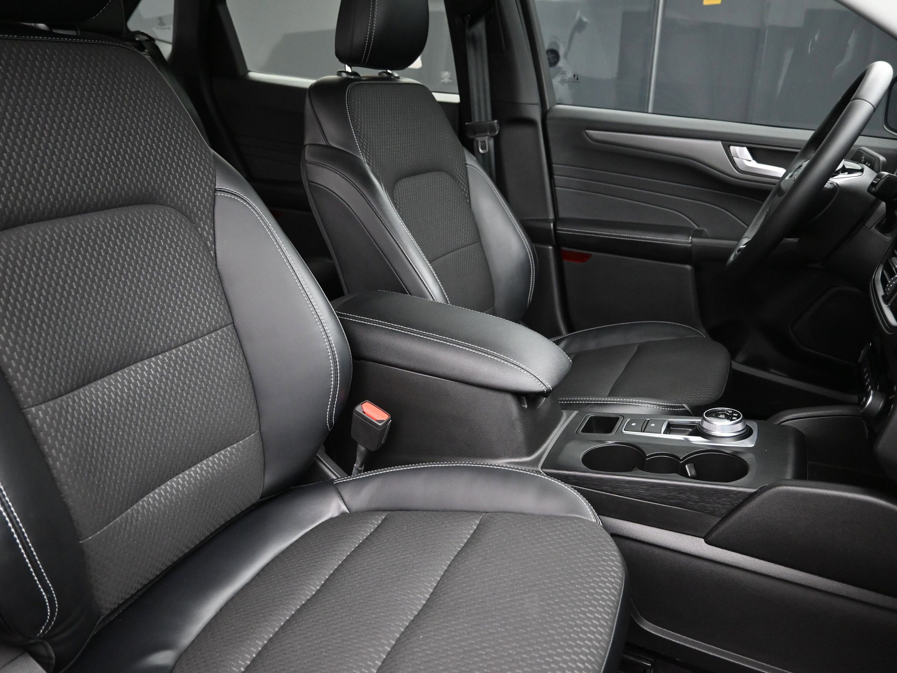 Used 2023 Ford Escape SE image 27