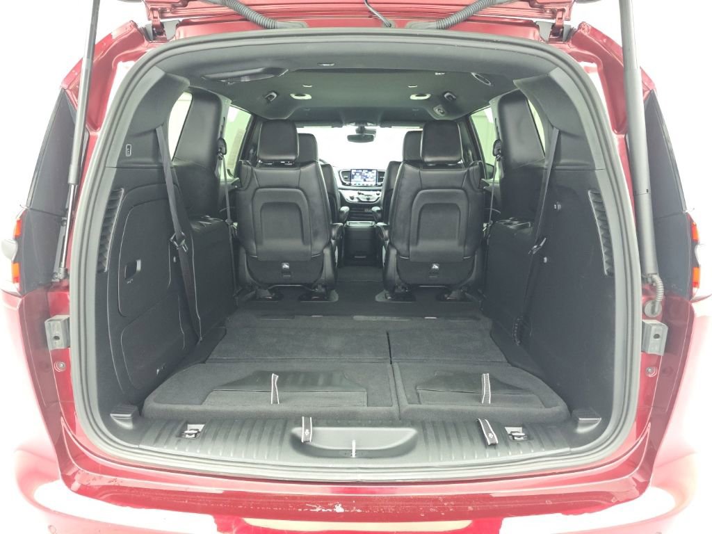 Used 2023 Chrysler Pacifica Touring-L w/ S Appearance Package image 50