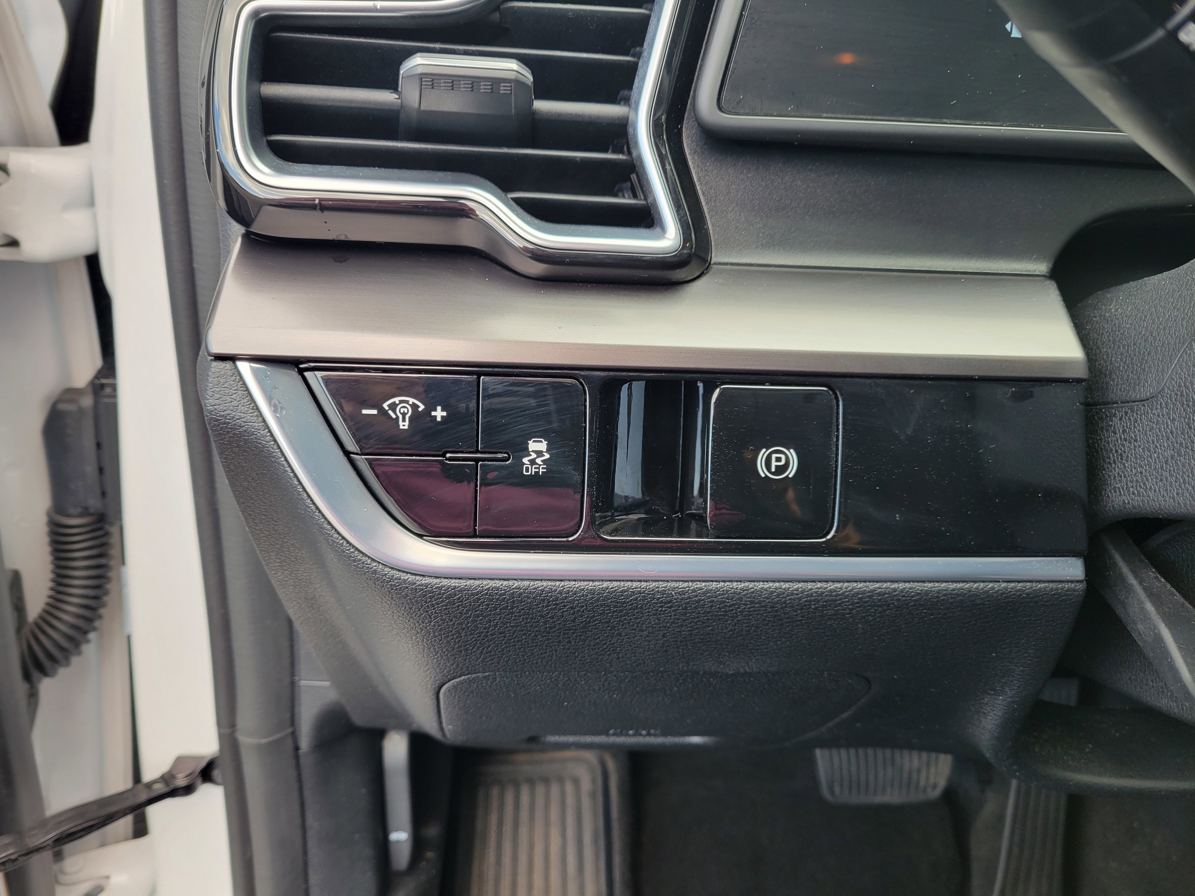 Used 2023 Kia Sportage EX image 16