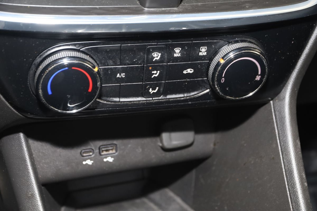 Used 2025 Buick Encore GX Sport Touring AWD/4WD image 29