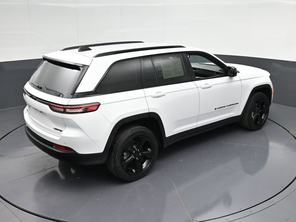 Used 2024 Jeep Grand Cherokee Limited w/ Black Appearance Package AWD/4WD image 26