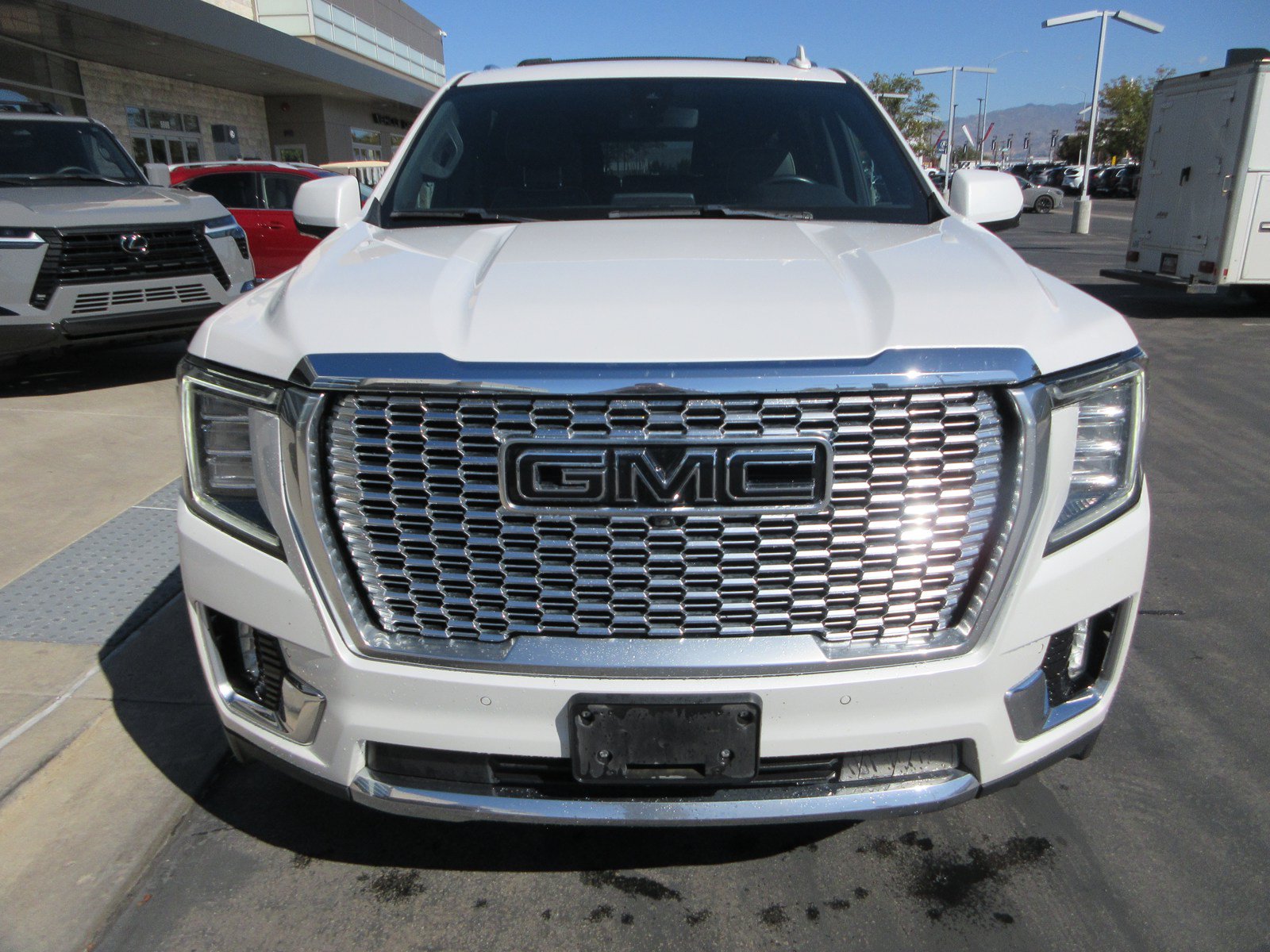 Used 2021 GMC Yukon XL SLT w/ SLT Luxury Plus Package AWD/4WD image 17
