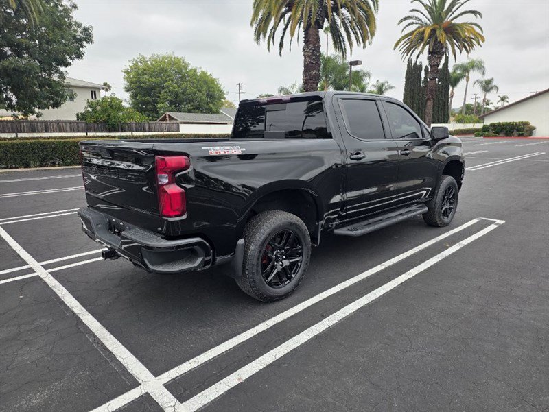 Used 2020 Chevrolet Silverado 1500 LT Trail Boss w/ Midnight Edition AWD/4WD image 2