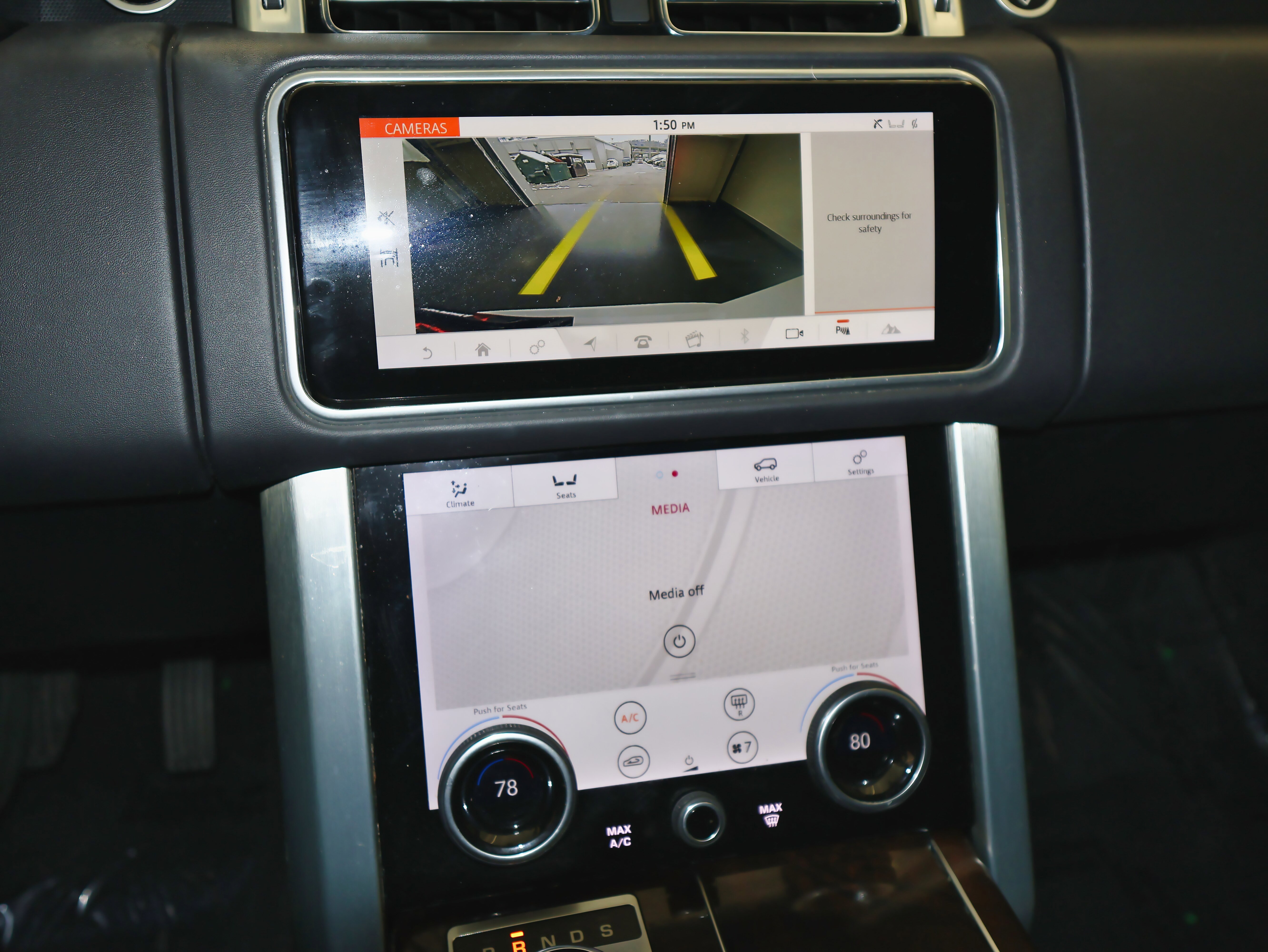 Used 2020 Land Rover Range Rover HSE image 34